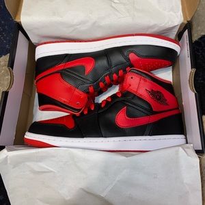 Size 8.5 Air Jordan 1 Mid ‘Alternate Bred’ DQ8426 060